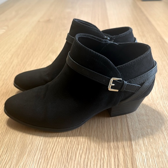 Old Navy Shoes - Old Navy Black Strap Buckle Ankle Boots 6